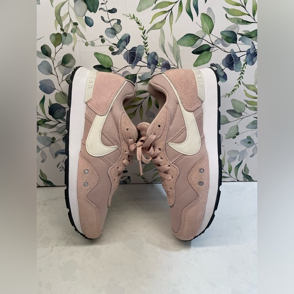 Nike Shoes - Beautiful‎ Light Pink Venture Runner Women Size 7